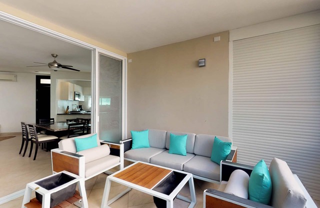 Air-conditioned condo with strong WiFi, pool, river pool & tropical gardens