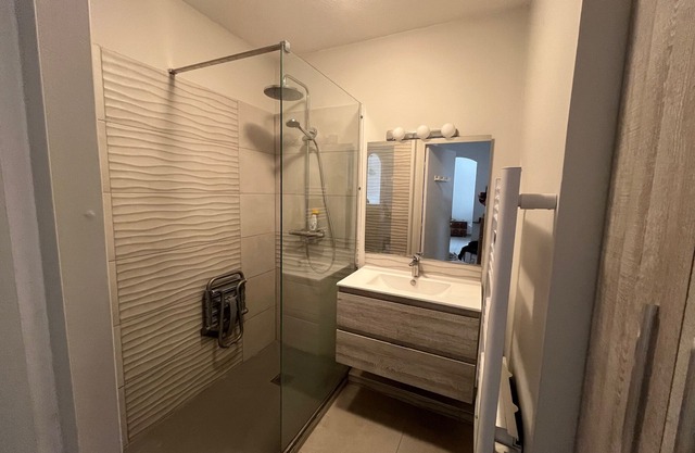 Air-conditioned apartment in secure residence