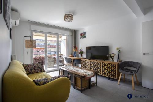 Air-conditioned apartment near Libération district