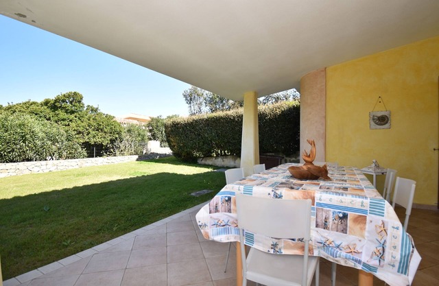Air-conditioned cottage with two bedrooms and two bathrooms