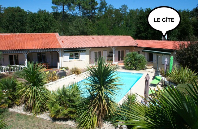 Air-conditioned gîte with access to the owners' swimming pool