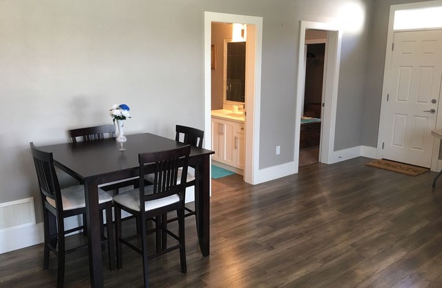 Air Conditioned Gorgeous and Clean 1 Bed Room Suite