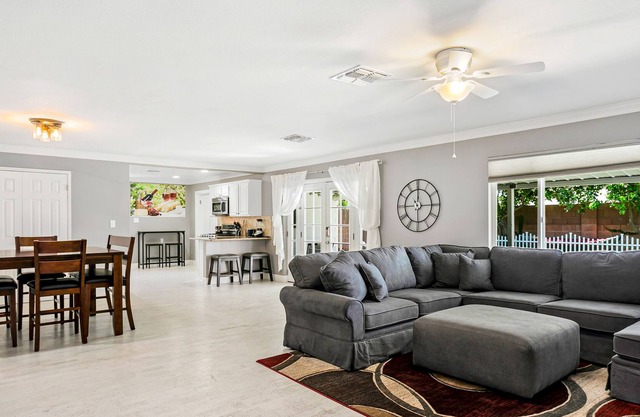 Air-conditioned home near Old Town with great patio & Ping-Pong