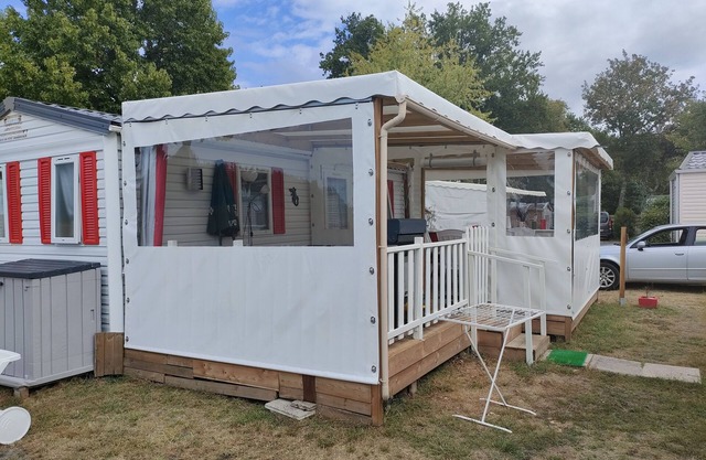 AIR-CONDITIONED MOBILE HOME