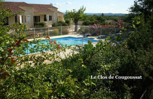 Air-conditioned semi-detached house, 5 persons, Swimming pool, Gard limite Ardèche, Uzès