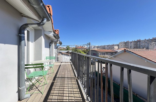 Air-conditioned studio near city center