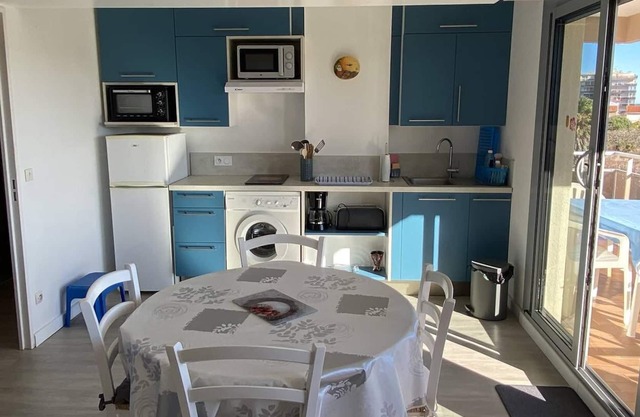 Air-conditioned two-room apartment Marines du Soleil