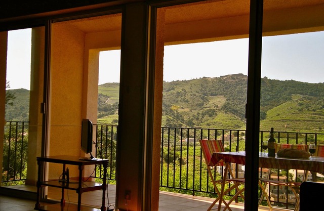 Air-conditioned villa, exceptional location in a private residence with pool