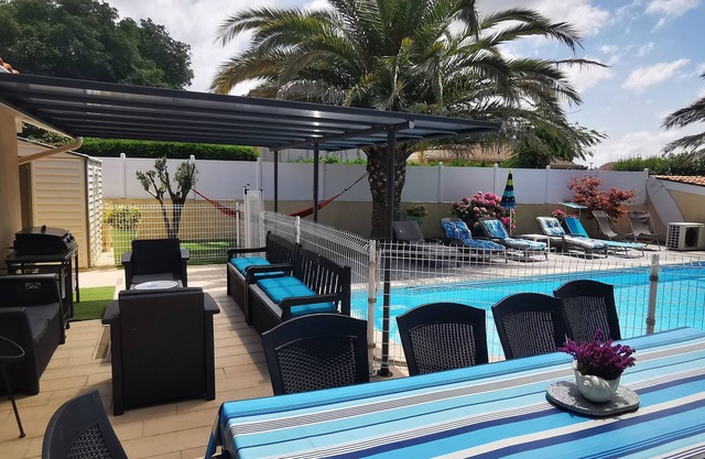 Air-conditioned Villa with Heated Pool 10 minutes from the beaches