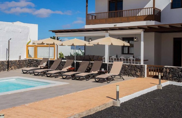 Aircon, Wi-Fi, Smart TV, Private pool