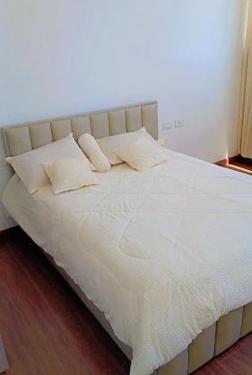 Airport bed and breakfast apartment