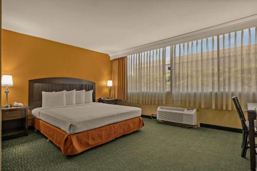 Airport Honolulu Hotel, Trademark Collection by Wyndham