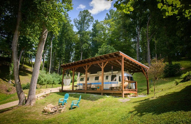 Airstream: Glamping at a Petting Zoo w/Hot Tub