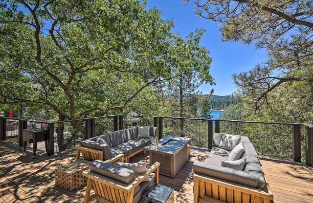 Airy Alpine Getaway w/Lake Arrowhead Views!