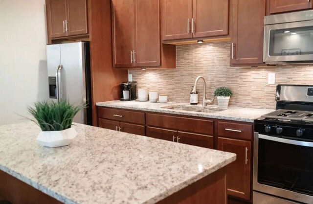 Airy & Clean 2BR Apt.+ Free Covered Garage Parking