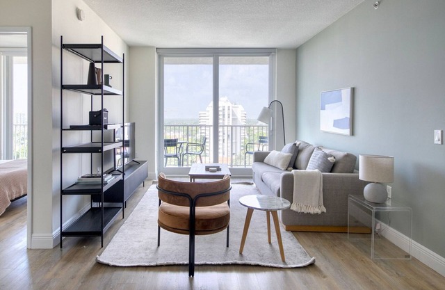 Airy Coral Gables 2BR w/Gym, Pool, W/D, nr shopping, by Blueground