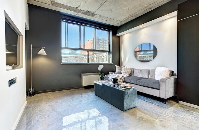 Airy Loft near Sainte-Catherine St.