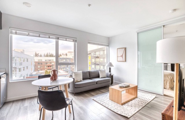 Airy Redmond 1BR w/Gym & BBQ, nr Town Center, by Blueground