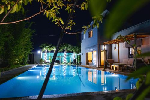 Al Nakheel - Ferme Spacieuse avec Grande Piscine Privée et Espace Vert
