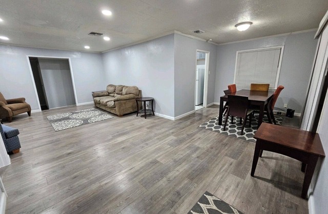 Alamo Height Home near Broadway & Downtown, Pet Friendly.