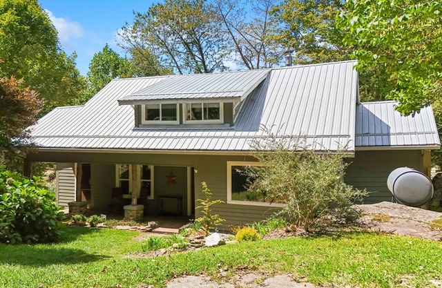 Alamo River House-Open for Bookings!River Front with HOT TUB!