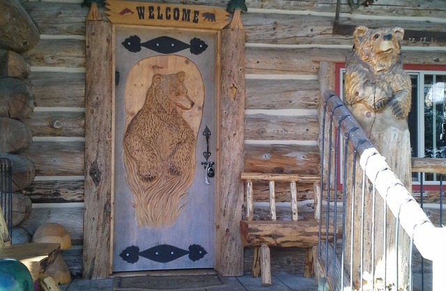 Alaskan Wooden Bear Cabins - Bears Den