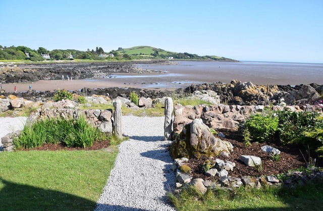 Albany Cottage - a cottage that sleeps 7 guests in 4 bedrooms
