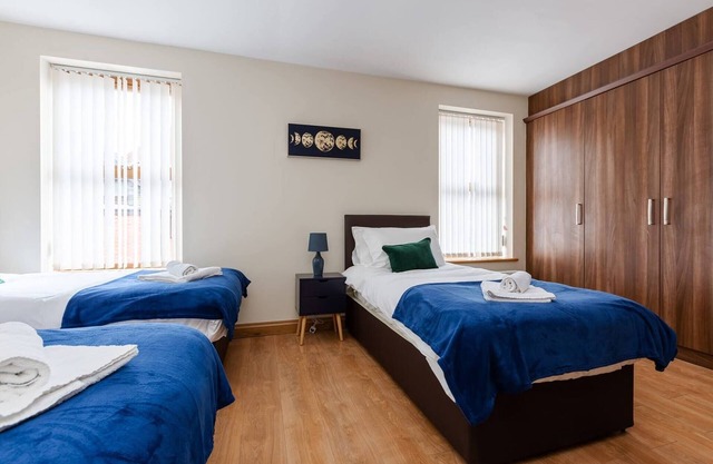 Albert | 5 Bedrooms Sleeps 11 Parking Wi-Fi