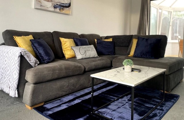 Albert Place, Rotherham, Lavish 2-bed Home