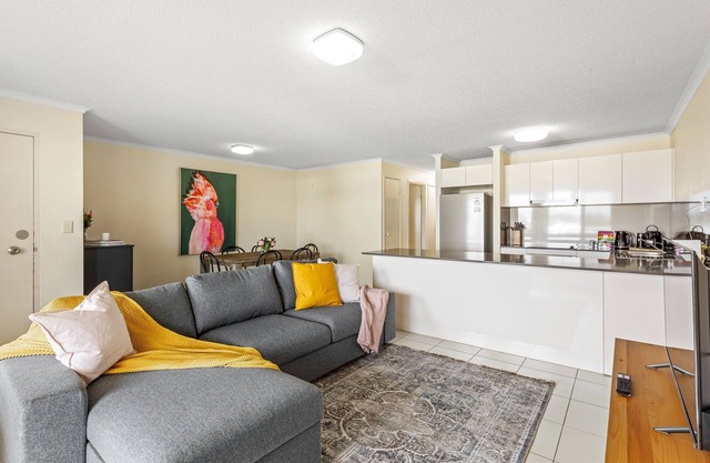 Albion Convenient Hideaway with Parking & Balcony