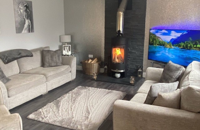 Alcantara- Modern Highland home with hot tub - sleeps 10