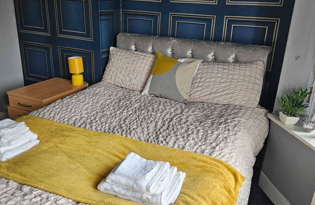 Aldwych House For Holidays, Contractors and Relocation with Free Parking &Wi-Fi