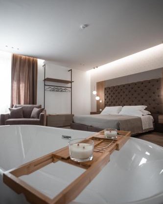 Alexander House Hotel
