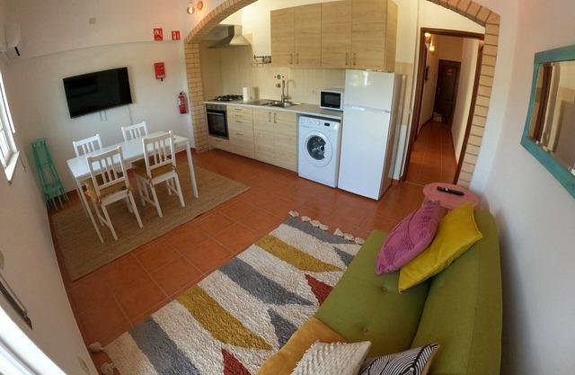 Algarve, renovated T1 apartment w/balcony, S. Brás de Alportel