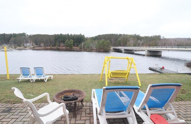 Algonquin Lakeside Inn