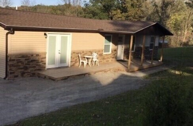 All American Cabin with plenty of parking