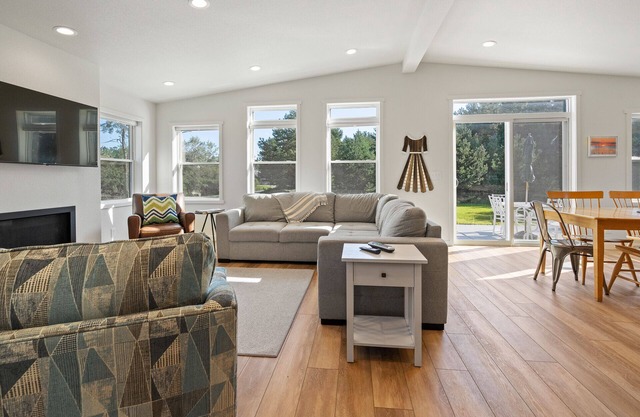 All New! 1+ Acre, 5 Min Walk to Jport Beach-Book Now for Fall Weekends!