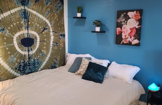 All New Beds, Roku, Private Yard, Pet Friendly