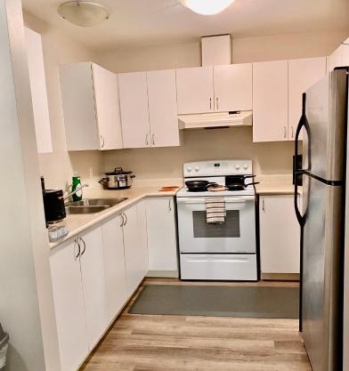 All private 2 BRoom w 2 QUEEN BEDS-1 BTHRM-FREE PARKING-FAST WI-FI-CENTRAL LOCATION