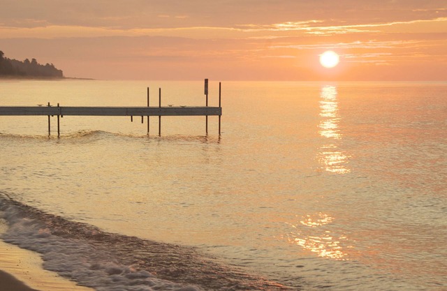 All-Season home, 200 ft. of beachfront, spectacular views of Lily Bay