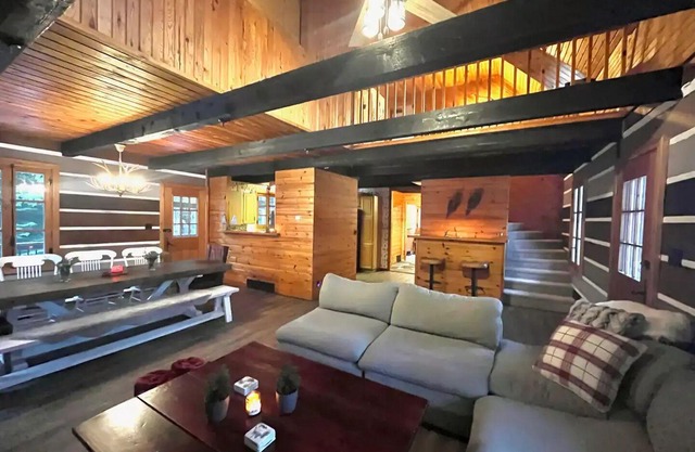 All Seasons Chalet & Cabin in Sasquatch Resort on Hemlock mountain!