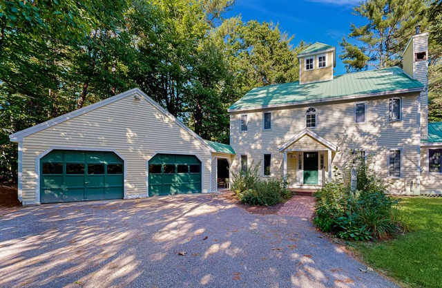 All Seasons Mountain Retreat: Centrally located for hiking, skiing & shopping
