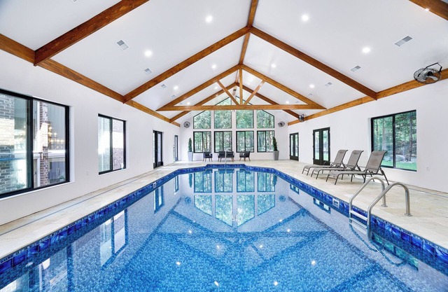 All Year Indoor Pool & Sauna ~ Hot Tub ~ Fire Pit ~ Game Room ~