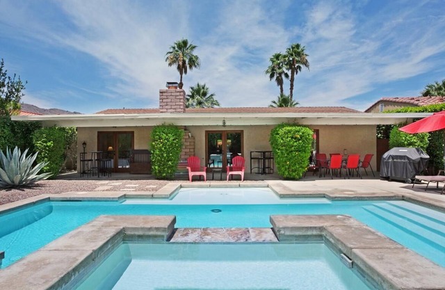 All You Need!Private Warm Sands/Mesquite 3 BR/2 BA House W/Salt Water Pool & Spa