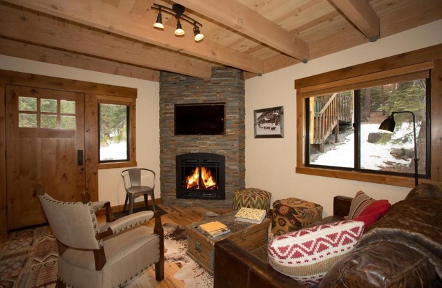 Allenby- LuxuryCabin w Cozy Fireplace, Near Northstar!