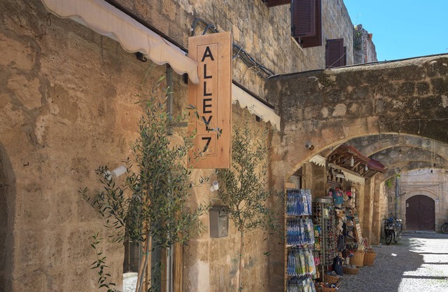 Alley 7