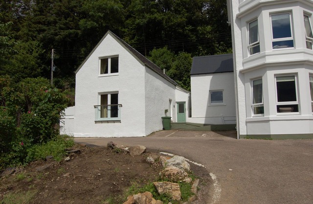 Allt Nan Ros Cottage - a holiday cottage that sleeps 4 guests in 2 bedrooms