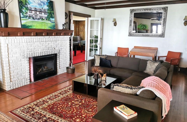 "Alma Villa - Historic Lakefront Mansion w/Hot Tub"