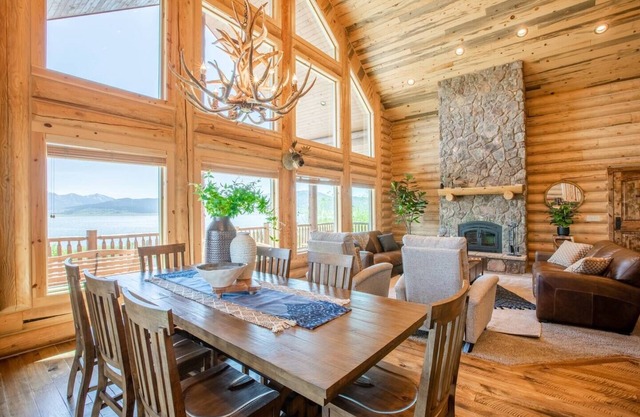 Almost Heaven ~ Stunning Lake views, Firepit
