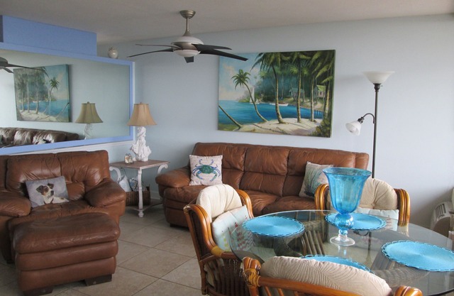 Almost Heaven , Affordable Oceanfront, End Unit, Dog Friendly, 2 bed/1 bath.